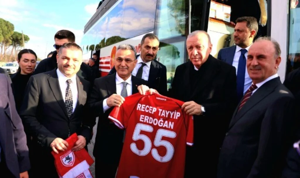 Başkan İhsan Kurnaz'dan Cumhurbaşkanı Erdoğan'a 55 numaralı forma