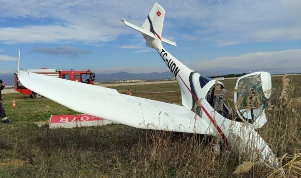 Bursa'da Uçak Pistten Çıktı: Pilot Yaralı