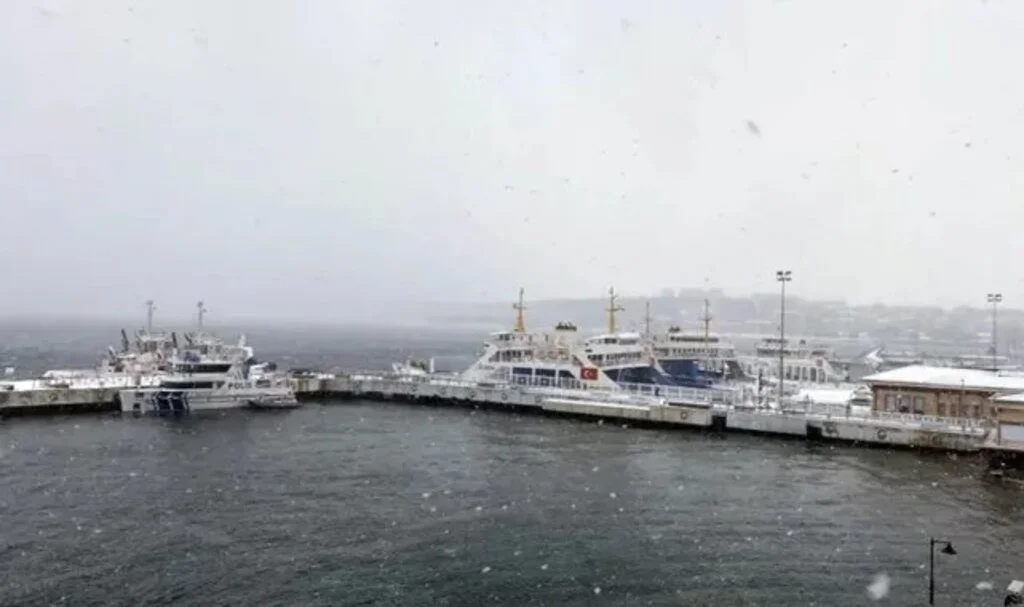 Çanakkale'de feribot seferlerine hava koşulları engeli