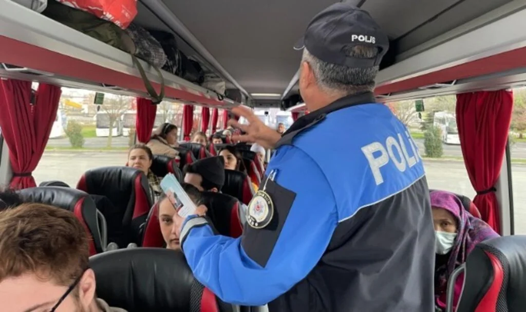 Dolandırıcılık ve KADES Farkındalığı İçin Terminalde Broşür Dağıtımı Yapıldı
