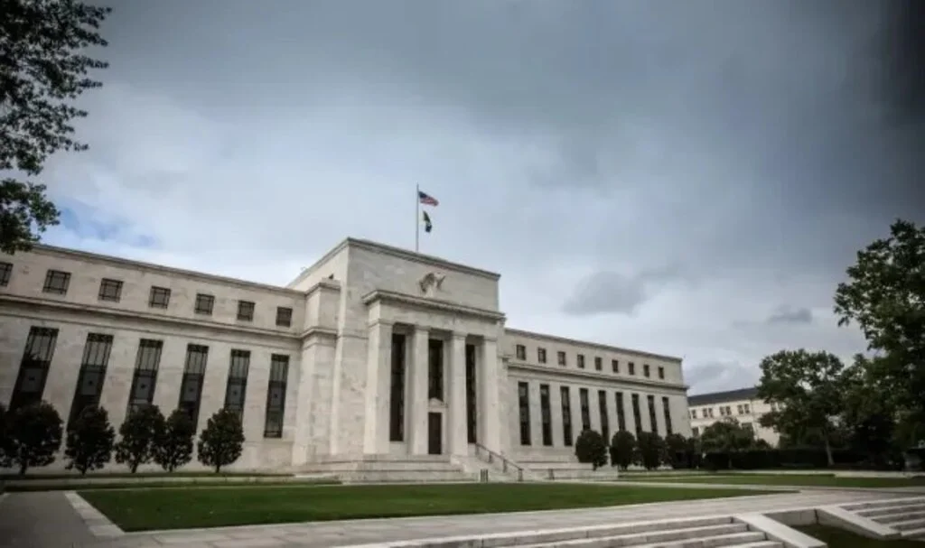 Fed, Faiz Oranlarını Sabit Tutma Politikasını Sürdürüyor