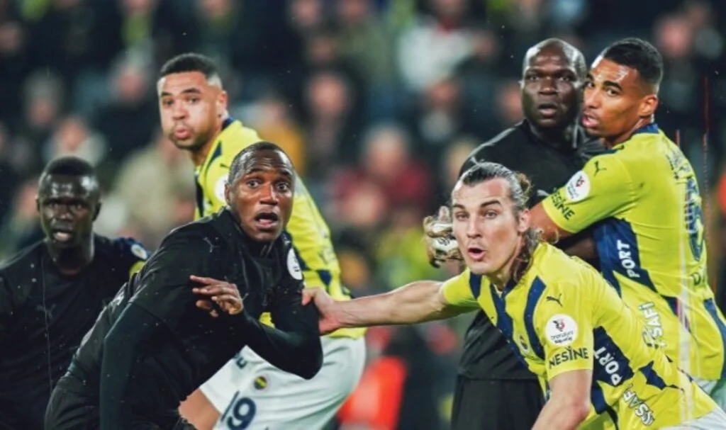 Fenerbahçe, Hatayspor'u 2-1 mağlup ederek takibini sürdürdü