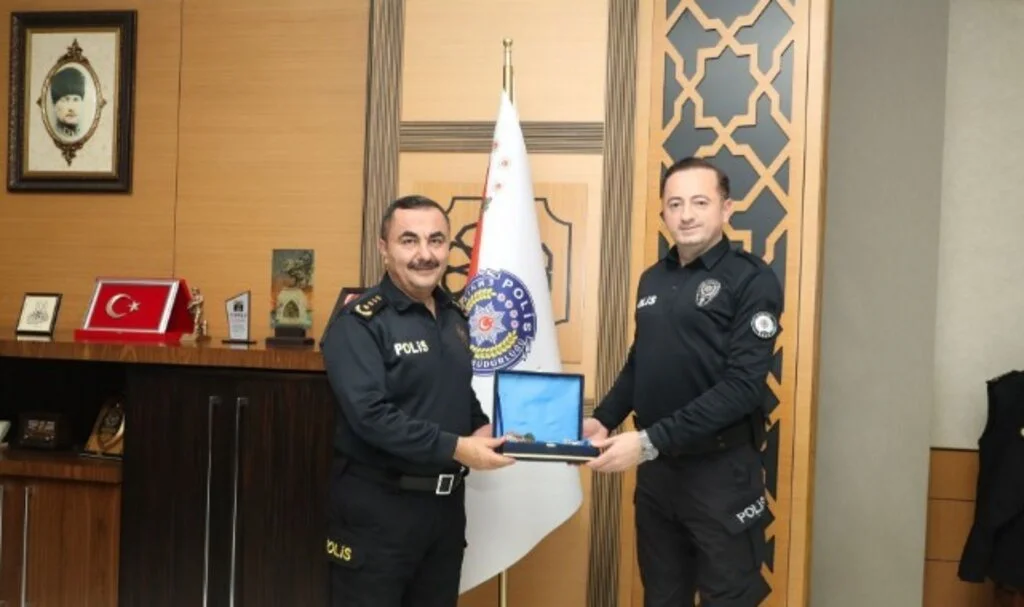 İl Emniyet Müdürü Ahmet Arıbaş'tan Kahraman Polislere Ödül
