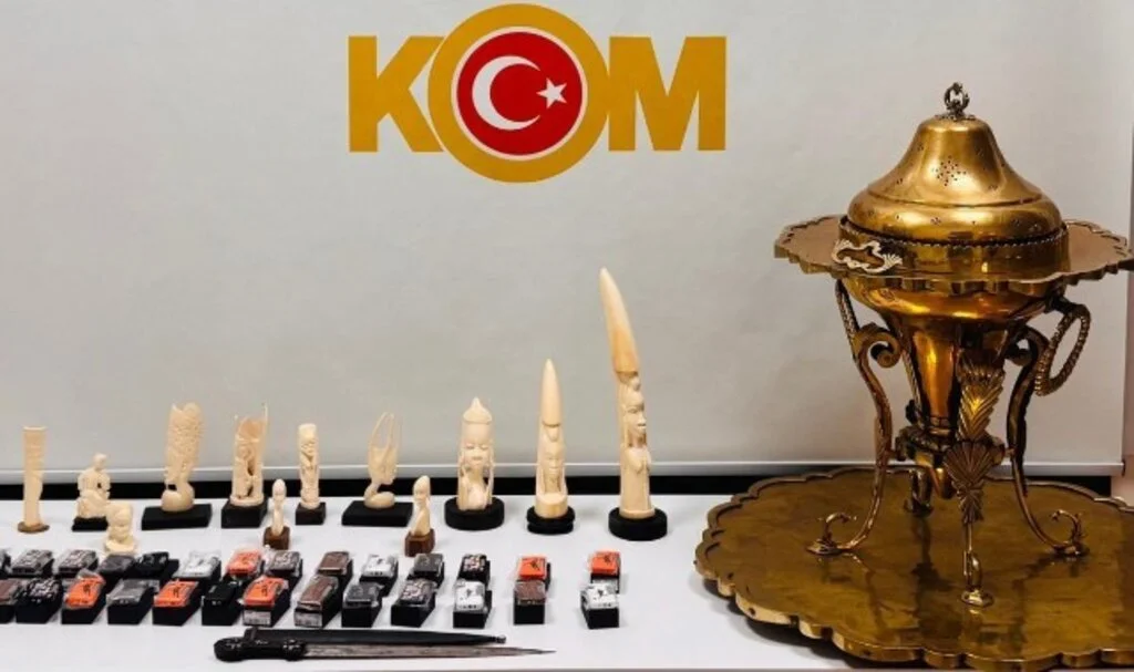 İlkadım’da Tarihi Eser Operasyonu: Osmanlı Dönemine Ait Eserler ve Kaçak Eşyalar Ele Geçirildi!