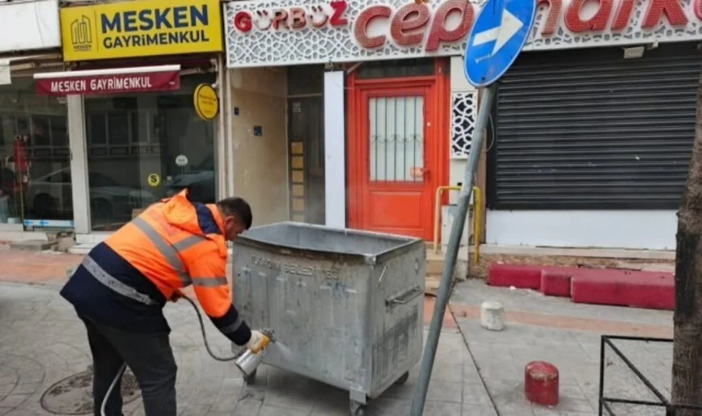 lkadım’da konteyner bakımı ile tasarruf sağlanıyor