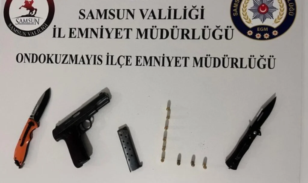 Ondokuzmayıs'ta Narko-Alan Uygulaması: Ruhsatsız Tabanca ve Bıçaklar Ele Geçirildi