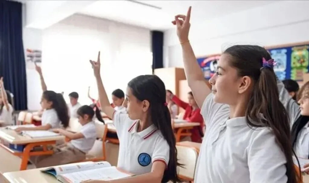 Özel okullarda ders kitapları ücretsiz olacak