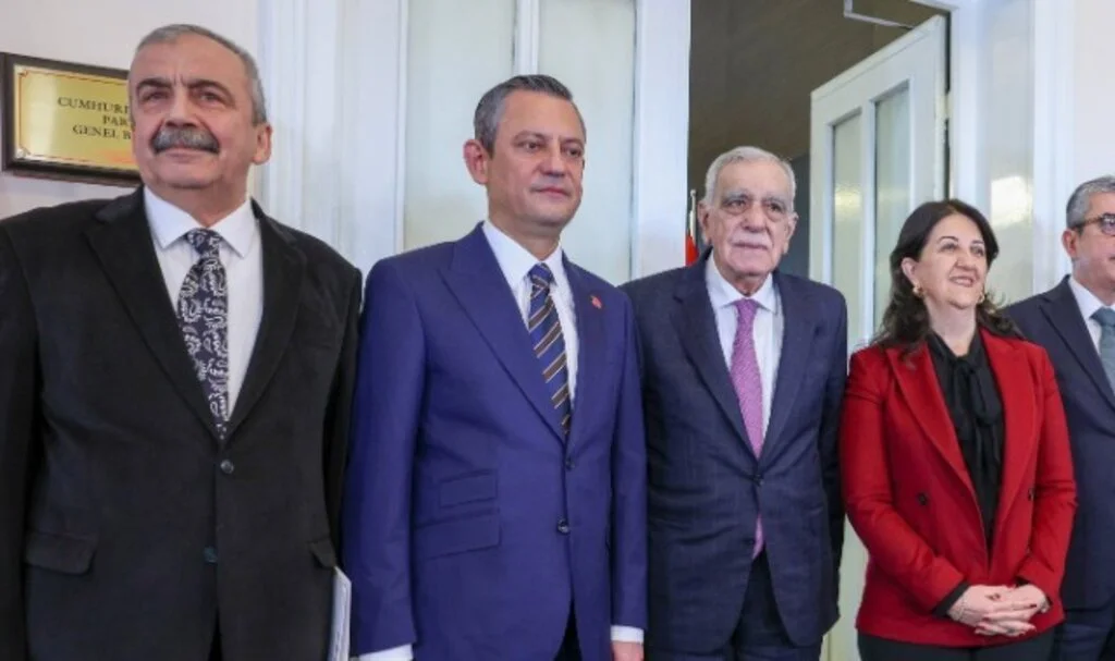 Özgür Özel: Şehit aileleri ve gazilerin duyguları göz önüne alınmalı
