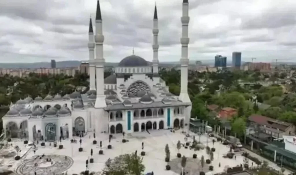 Rize'ye 4 Bin Kişilik Yeni Camii