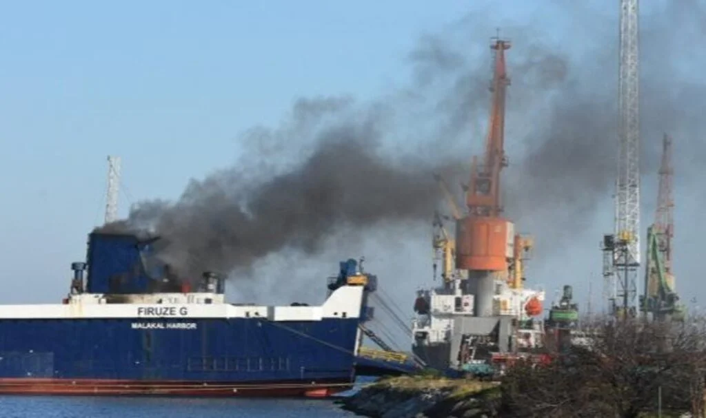 Samsun Limanı'nda Yangın Alarmı: 33 Kişi Kurtarıldı
