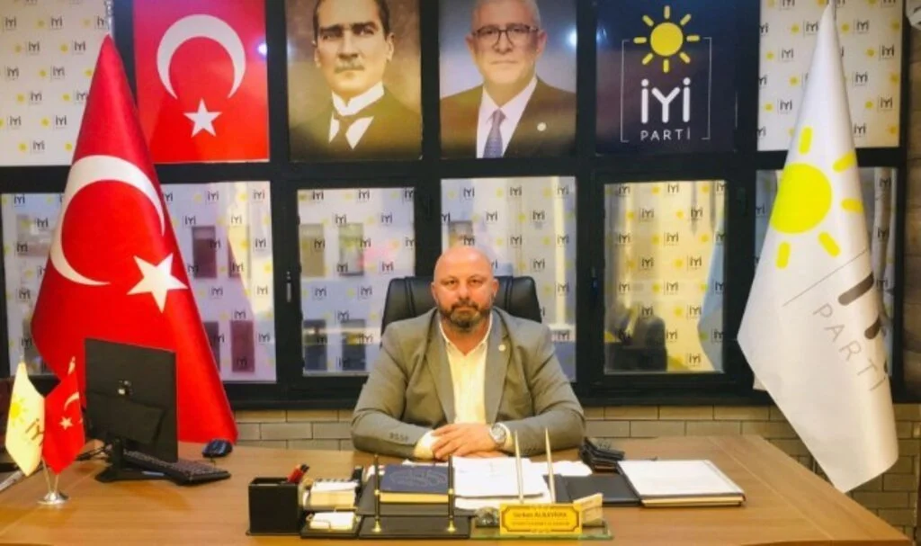 Serkan Albayrak: İstifalar Demokrasiye Zarar Veriyor