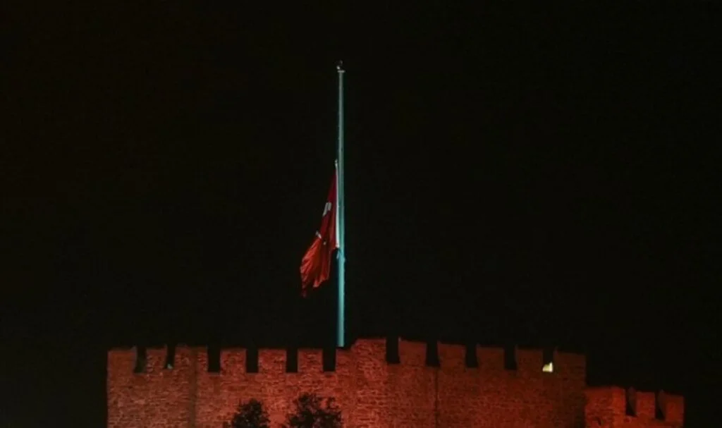 Türkiye 76 Can Kaybı İçin Yasta...
