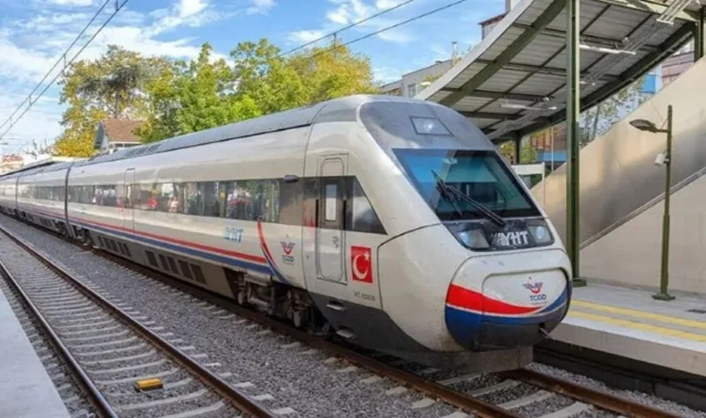 Yarıyıl tatili için YHT seferlerinde kapasite artışı