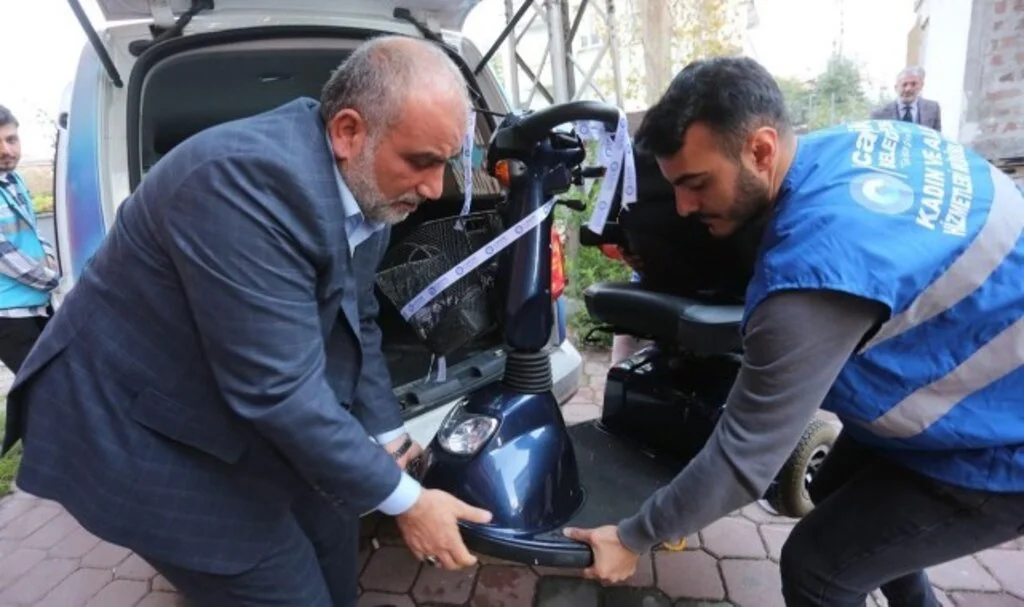 Canik'ten Vatandaşlara 17 Alanda Ayni ve Nakdi Destek 