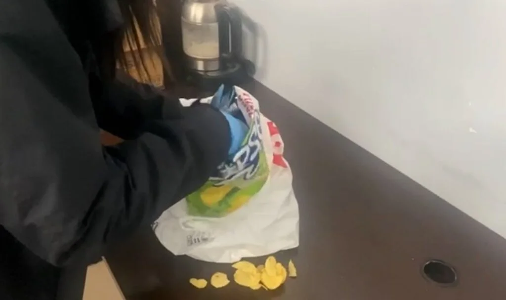Cips ve Çikolatalı Bisküvi Kutusundan Uyuşturucu Çıktı!