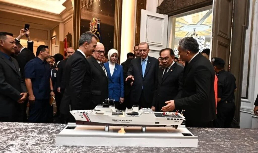 Desan Tersanesi Türkiye’nin gururu oldu; Malezya’da stratejik gemi yapımı için imzalar atıldı