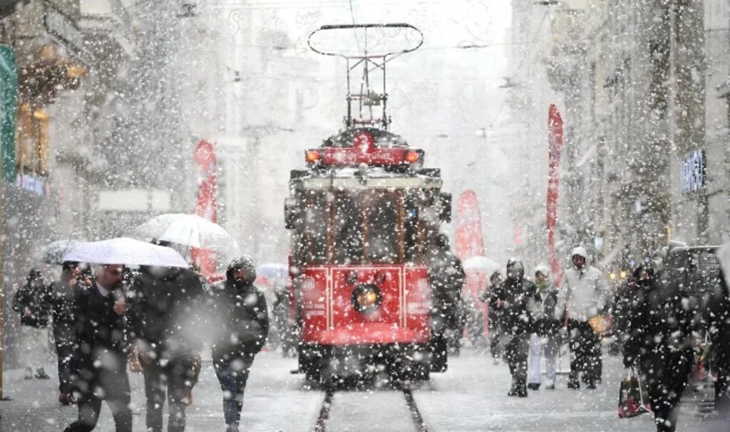 Hafta Sonu Hava Durumu: Yağış ve Soğuk Hava Etkisini Sürdürecek