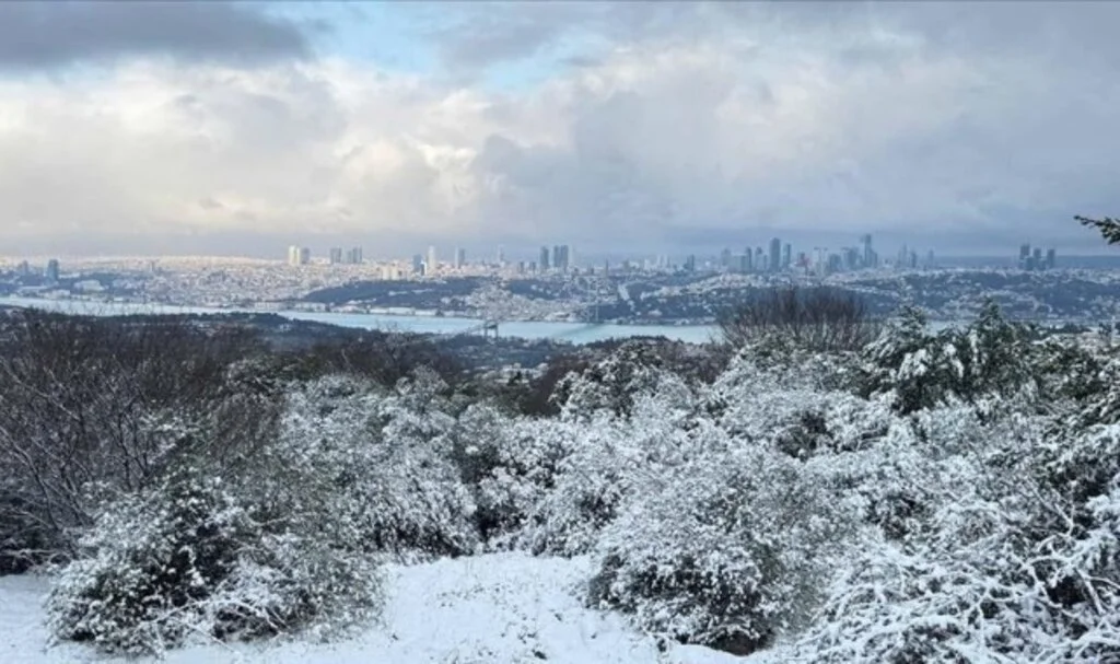 İstanbul'da Kar Yağışı Nedeniyle Bazı İlçelerde Okullar Tatil Edildi