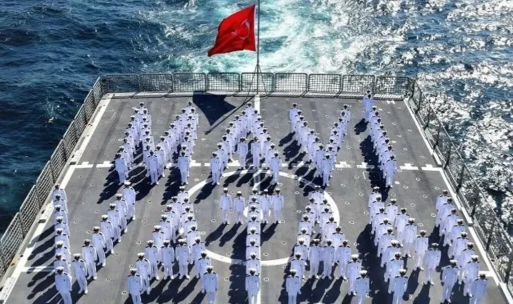 Sahil Güvenlik helikopterleri "Mavi Vatan"da kritik görevlerde