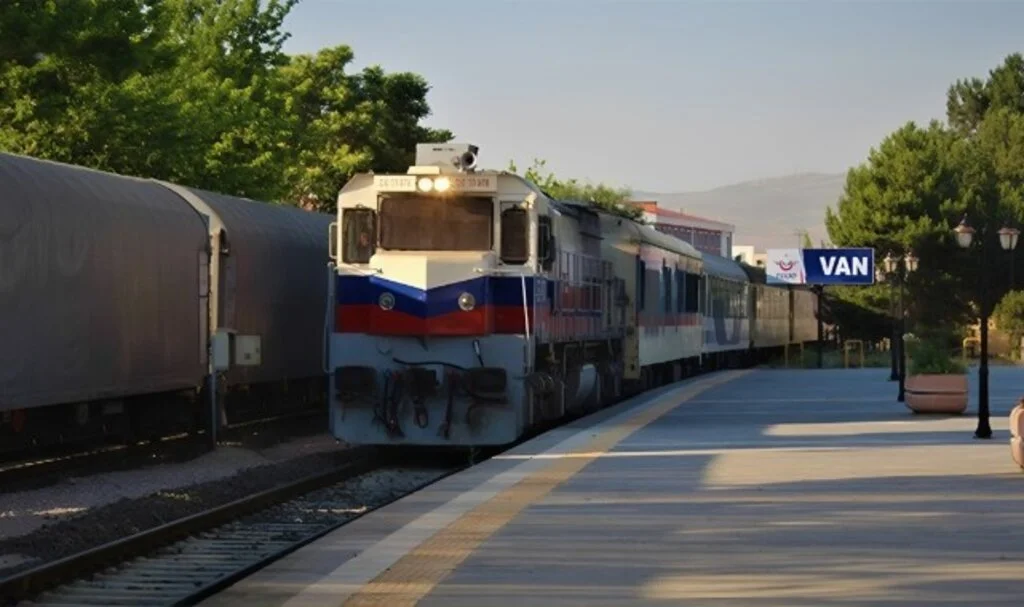 Tahran-Van Tren Biletleri Satışa Çıkıyor...