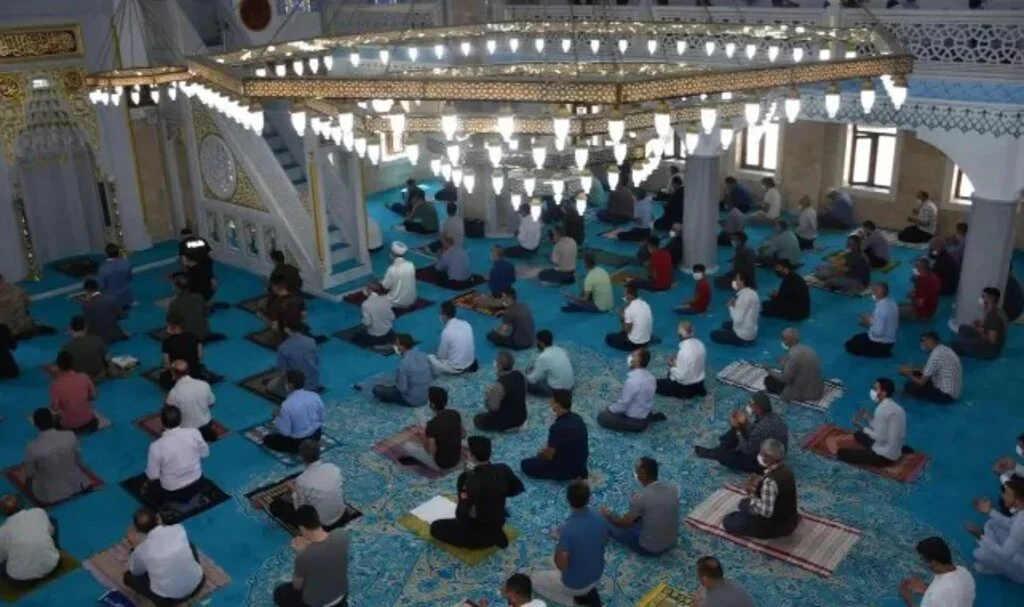 12 Rekatlık Berat Kandili Namazı Nasıl Kılınır