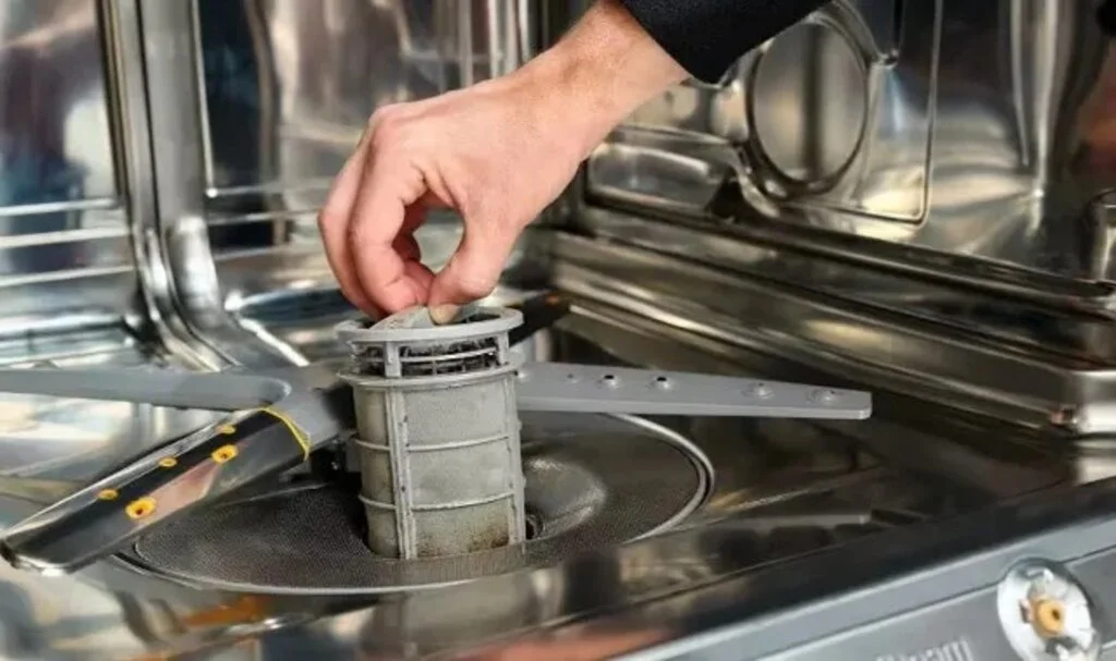 Bulaşık Makinesi Filtresi Nasıl Temizlenir