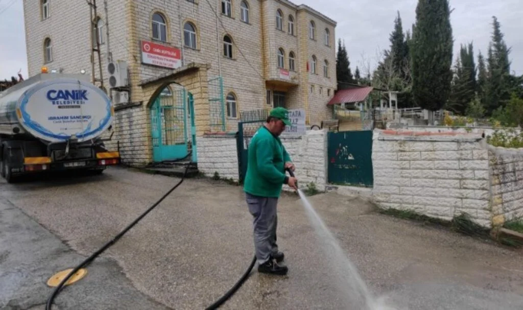 Canik'te Bayram Temizliği Tüm Hızıyla Sürüyor