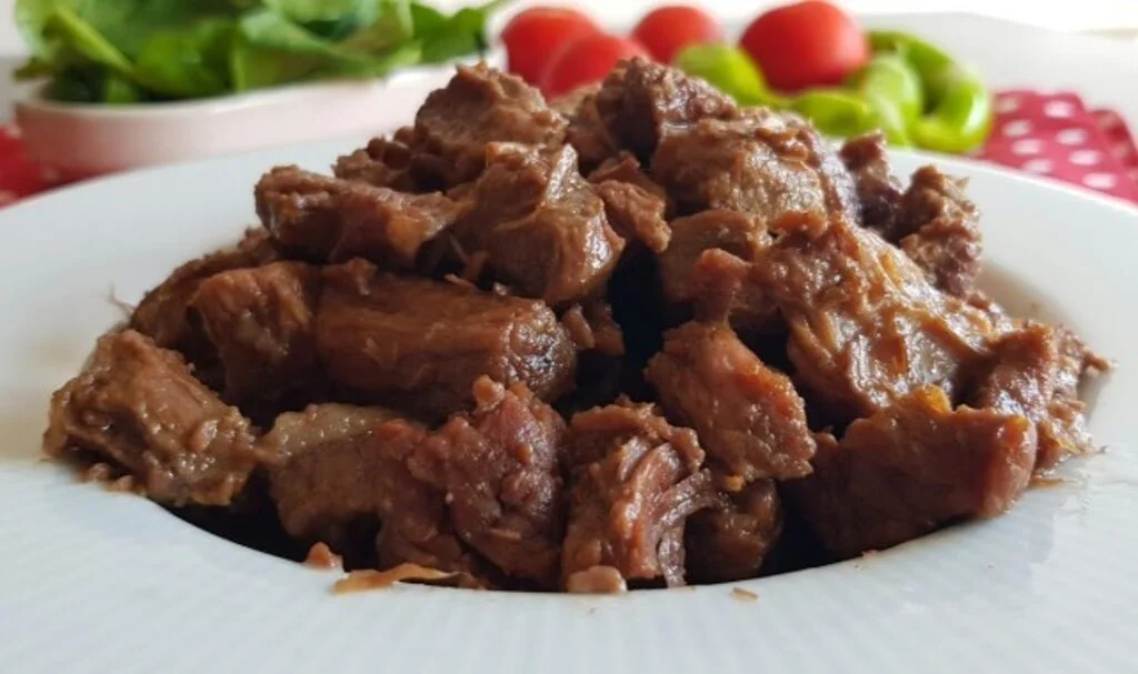 Dana Etinden Yumuşak Kavurma Nasıl Yapılır