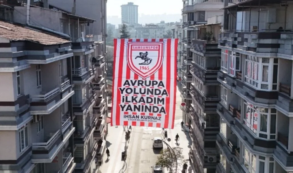 İlkadım'dan Samsunspor'a Avrupa Yolunda Coşkulu Destek! Şehir Kırmızı Beyaza Büründü