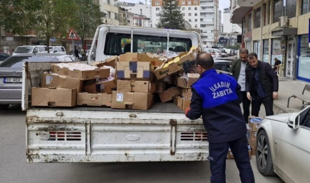 İlkadım'da Kasaplara STT Denetimi! Tarihi Geçmiş Ürünler İmha Edildi