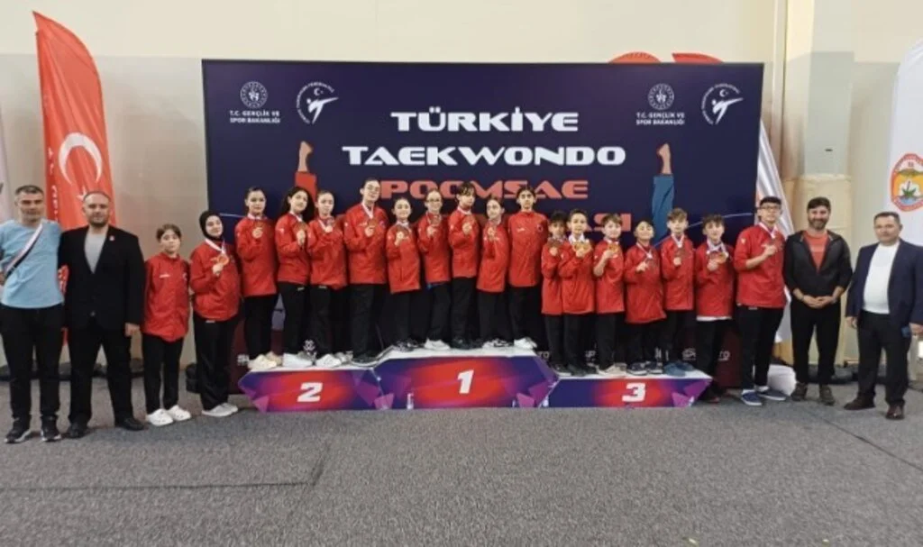 Samsun Büyükşehir Belediyesi Taekwondo'da Zirvede: 20 Madalya ile Şehre Gurur Getirdiler