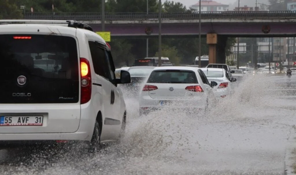 Samsun'da Hava Aniden Soğuyor! Fırtına Uyarısı Yapıldı