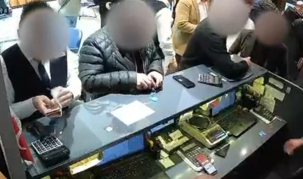 Samsun’da Kuyumcuda Suçüstü Yakalandılar!