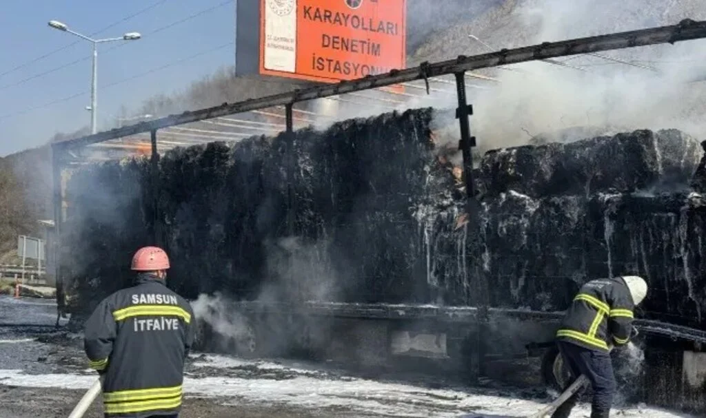 Yükü Kayseri'ye Yetişemedi: Tır Samsun'da Alev Alev Yandı!
