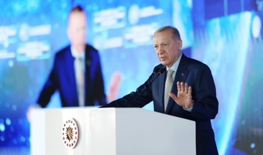 Cumhurbaşkanı Erdoğan'dan Deprem Açıklaması: "Siyasi Tartışma Değil, İcraat Zamanı"