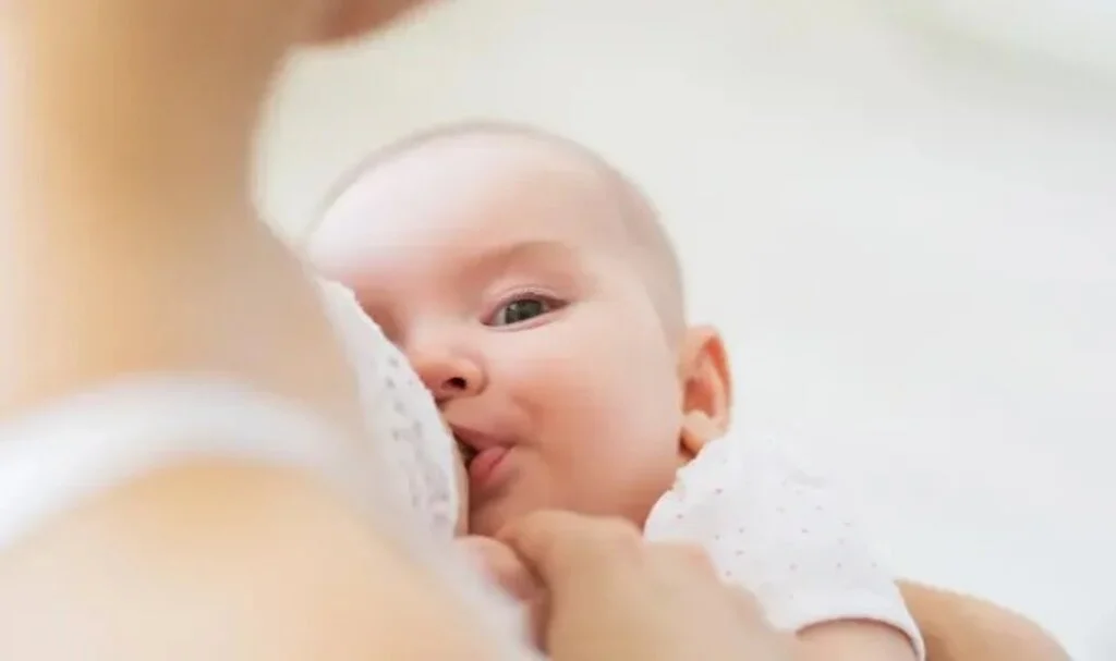 Emmek İstemeyen Bebek Nasıl Emzirilir
