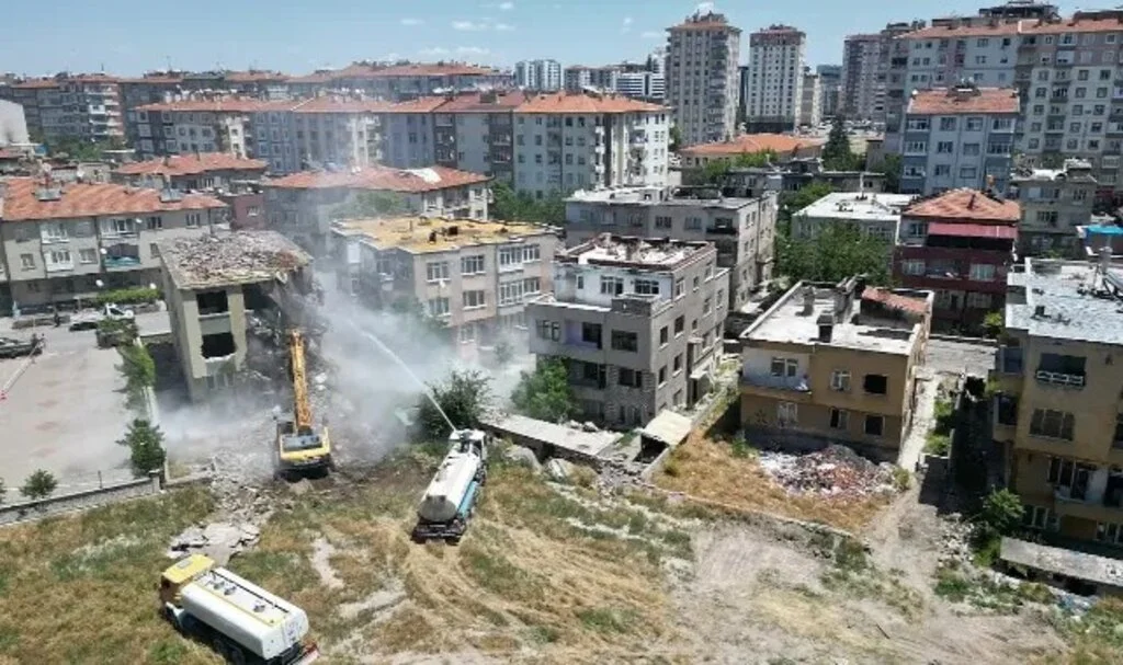İstanbul'da Deprem Riski Altındaki Yapılar Kentsel Dönüşümle Yenileniyor
