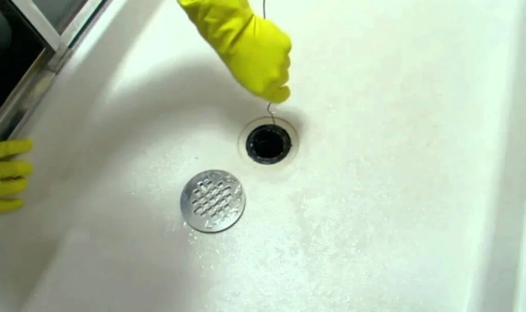Saçla Tıkanan Banyo Gideri Nasıl Açılır
