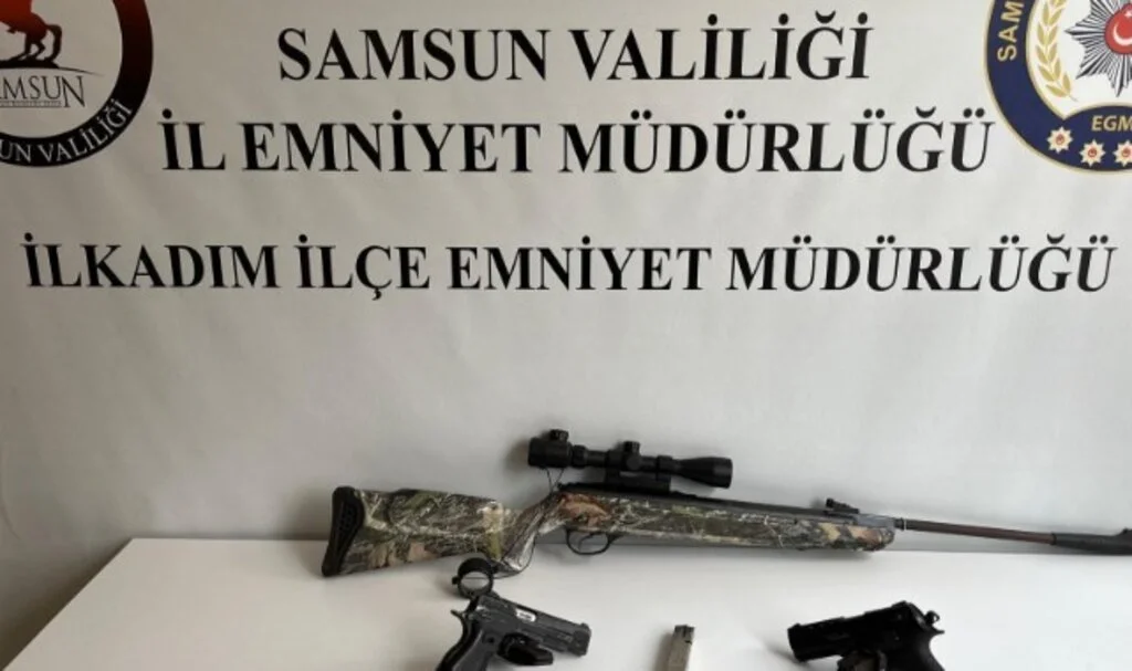 Samsun'da Silah ve Bıçaklarla Yakalanan 2 Şüpheli Gözaltına Alındı