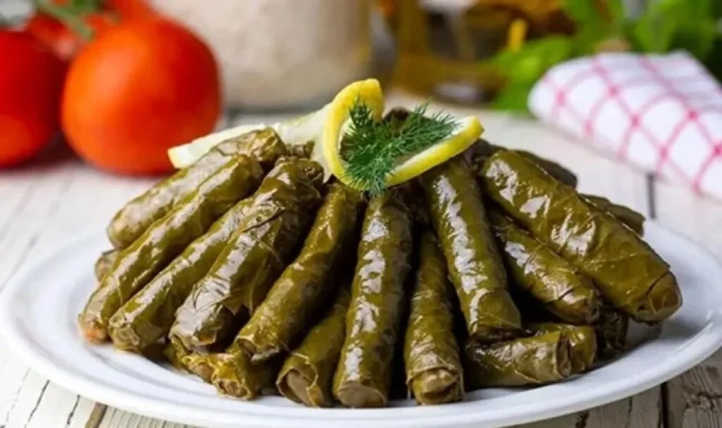 Zeytinyağlı Yaprak Sarması Nasıl Yapılır