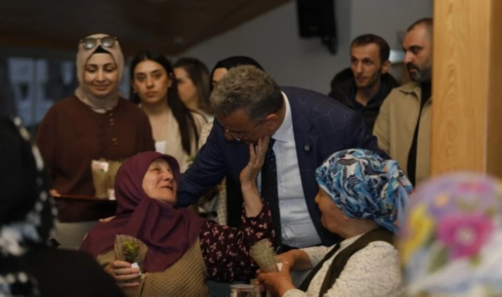 Başkan İhsan Kurnaz Anneleri Unutmadı