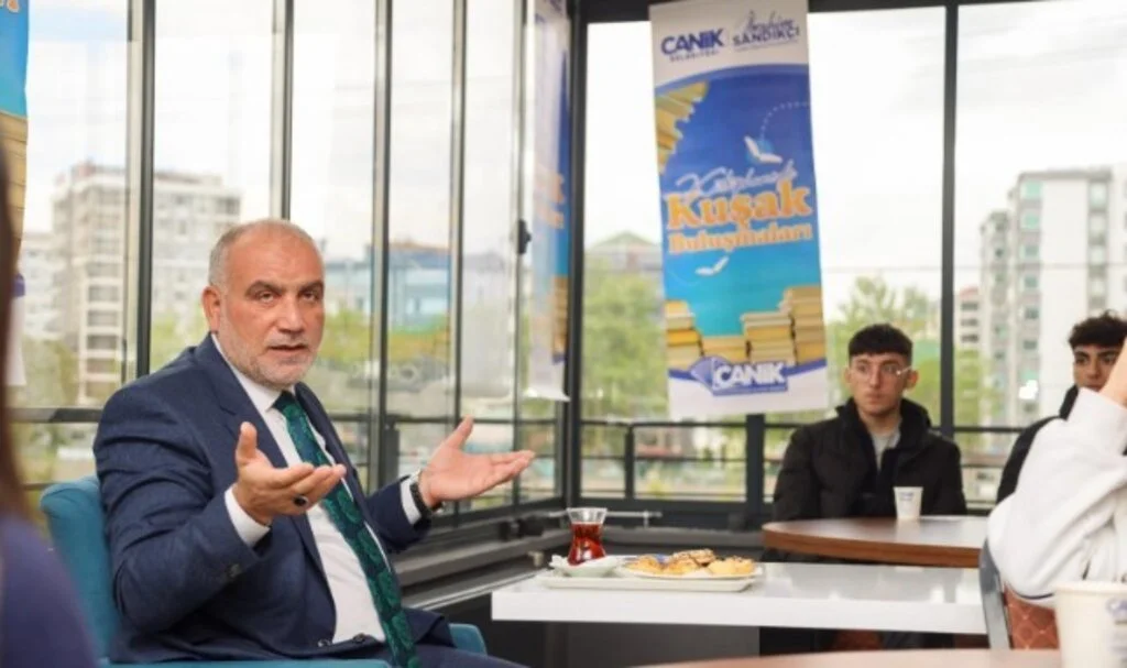 Canik Belediye Başkanı Sandıkçı Öğrencilerle "Kütüphanede Kuşak Buluşmaları"nda Bir Araya Geldi
