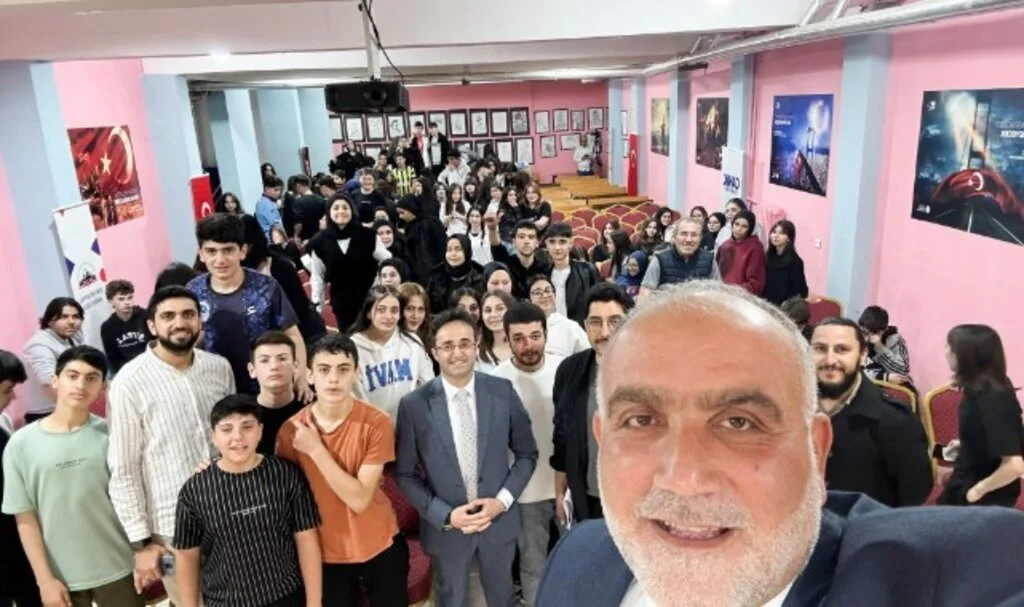 Canik Belediye Başkanı Sandıkçı'ya Öğrencilerden Yoğun İlgi
