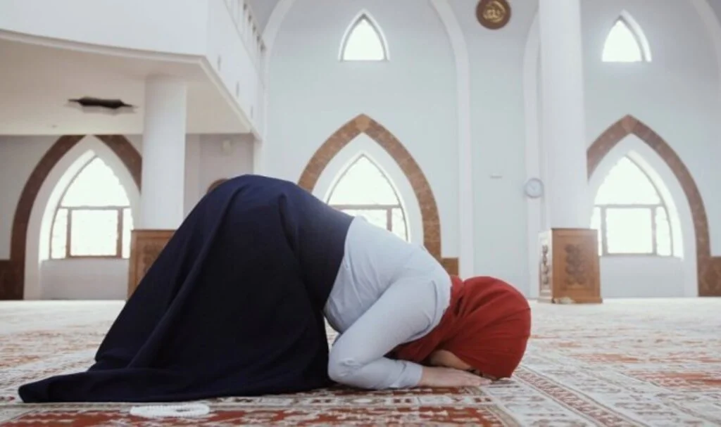 Öğlen Namazı Kaç Rekat Nasıl Kılınır