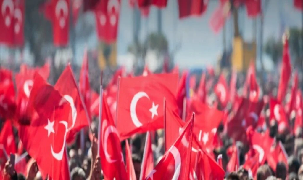 Samsun'da 19 Mayıs Coşkusu! Bayrak ve Fener Alayı Yürüyüşü Gerçekleştirildi
