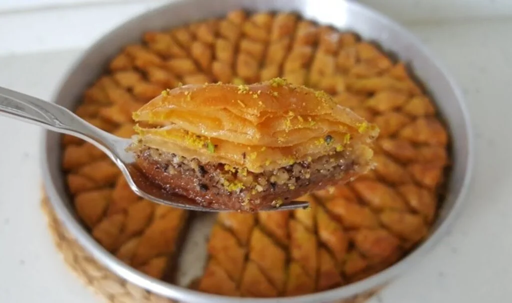 Soğumuş Baklavaya Şerbet Nasıl Dökülür