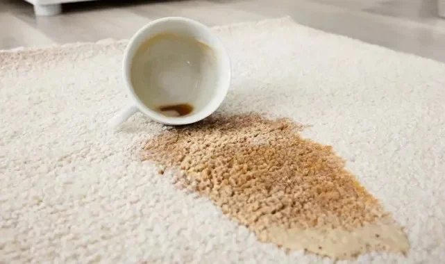 Beyaz Halıdan Çay Lekesi Nasıl Çıkar