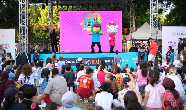 Samsun Kültür Yolu Festivali'nde Coşku Devam Ediyor
