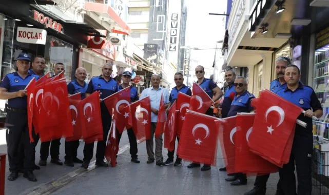 15 Temmuz Ruhu İlkadım'da Bayraklarla Yaşatılıyor: "Şanlı Bayrağımızı Size Emanet Ediyoruz"