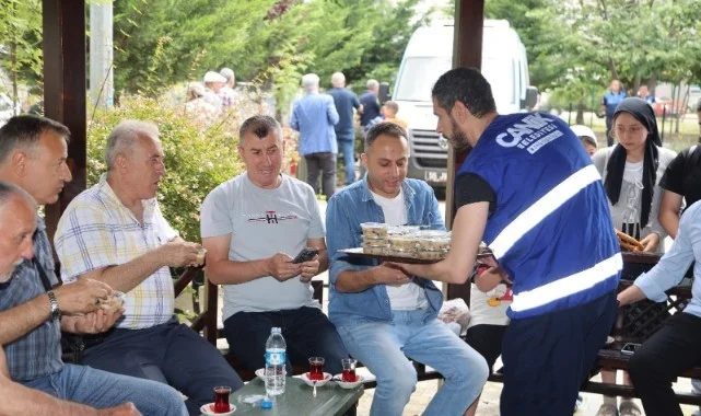 Canik Belediyesi'nden Vatandaşlara Aşure İkramı: Birlik ve Beraberlik Vurgusu